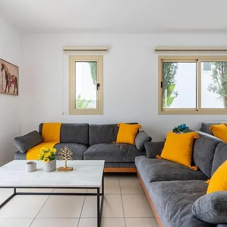 Stellar 3-bedroom And Pool In