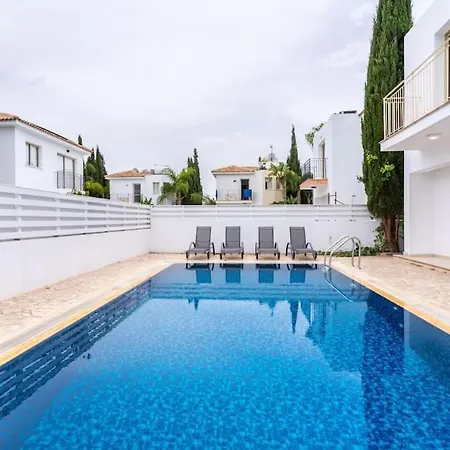 Stellar 3-bedroom And Pool In Villa Protaras