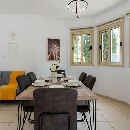 Stellar 3-bedroom And Pool In