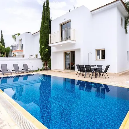 Stellar 3-bedroom And Pool In