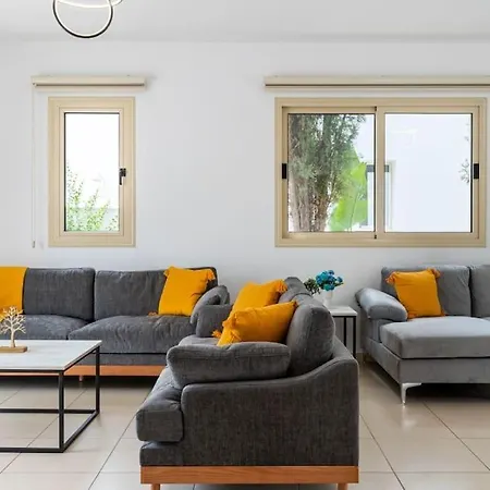 Stellar 3-bedroom And Pool In Vila Protaras